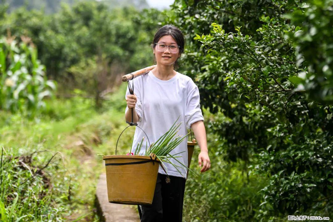 全网追的“扁担女孩”,找了一份暑假工,时薪12元 - 克孜勒苏生活资讯 - 克孜勒苏28生活网 kzls.28life.com